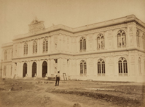 El espejo múltiple Courret y sus Contemporáneos en Francia